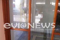 Χαλκίδα: Τα γραφεία είναι κλειστά και στην είσοδο παραμένουν τα αυγά!