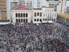 Χιλιάδες Πατρινοί στην κινητοποίηση για το λουκέτο της ΕΡΤ - Φωτογραφία 1