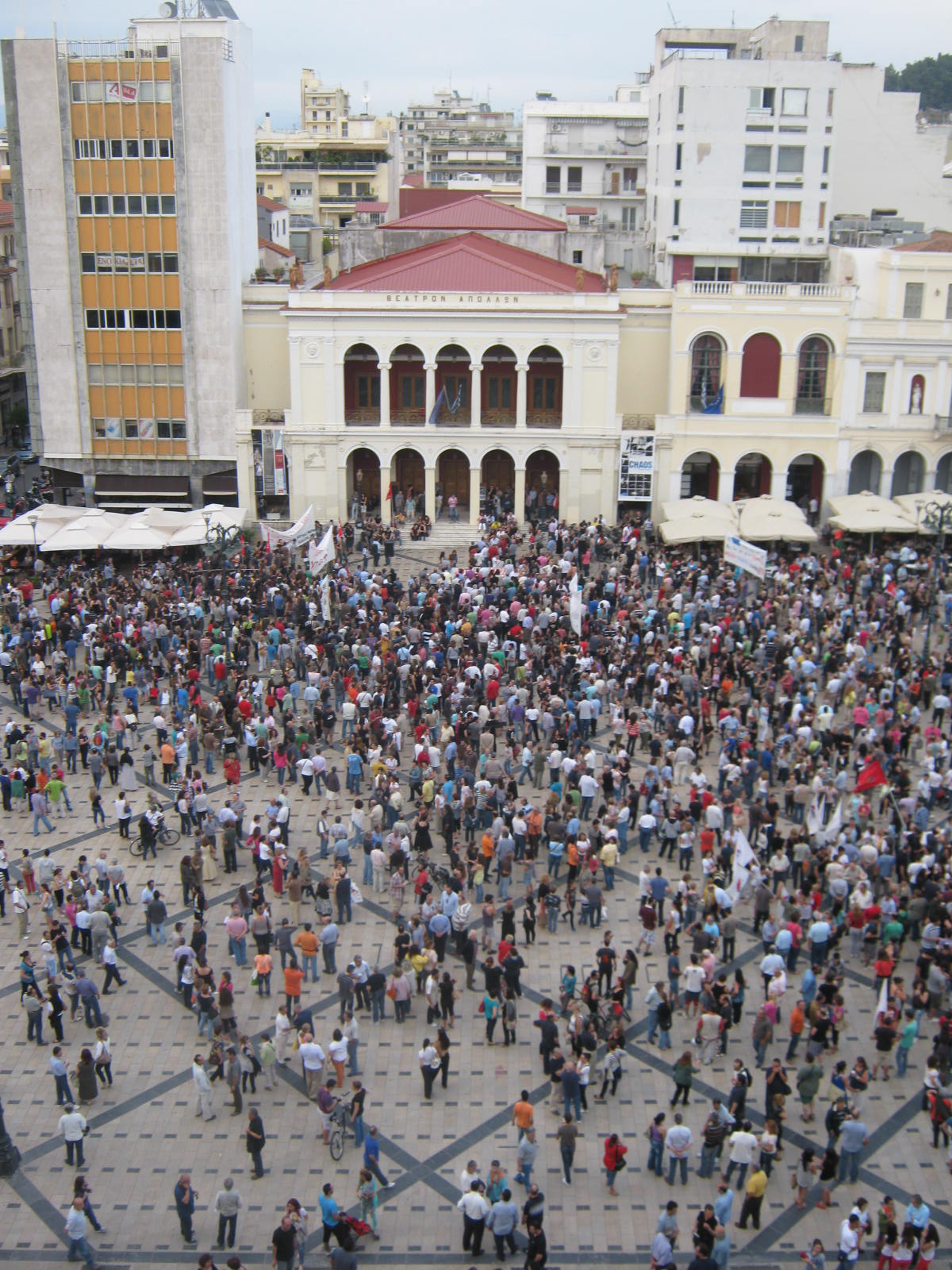 Χιλιάδες Πατρινοί στην κινητοποίηση για το λουκέτο της ΕΡΤ - Φωτογραφία 2