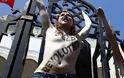 Καμπάνα στις ακτιβίστριες Femen