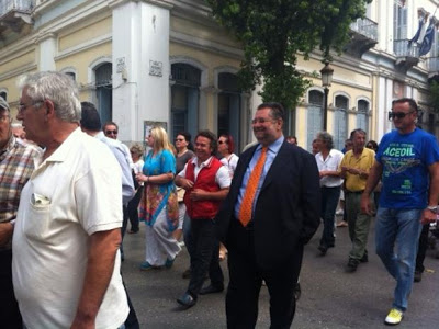 Πάτρα: Προπηλακίστηκε ο Πρόεδρος του Εργατικού Κέντρου - Δείτε φωτο από την συγκέντρωση στους κεντρικούς δρόμους της πόλης για την EΡΤ - Φωτογραφία 2