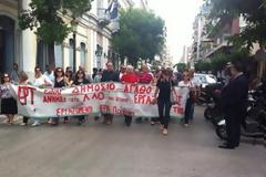 Πάτρα: Προπηλακίστηκε ο Πρόεδρος του Εργατικού Κέντρου - Δείτε φωτο από την συγκέντρωση στους κεντρικούς δρόμους της πόλης για την EΡΤ