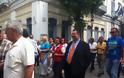Πάτρα: Προπηλακίστηκε ο Πρόεδρος του Εργατικού Κέντρου - Δείτε φωτο από την συγκέντρωση στους κεντρικούς δρόμους της πόλης για την EΡΤ - Φωτογραφία 2