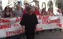 Πάτρα: H ηλικιωμένη που συγκλόνισε τους διαδηλωτές στην πορεία για την ΕΡΤ