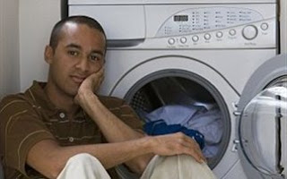 Οι δικαιολογίες των αντρών για να μη βάλουν πλυντήριο - Φωτογραφία 1