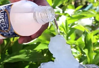 Πως να μετατρέψετε το νερό σε πάγο με μια κίνηση [Video] - Φωτογραφία 1