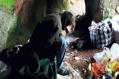 Εικόνες που σοκάρουν: Ανθρωποι ζουν σε σπηλιές στην Αγγλία