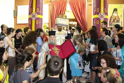 Χιλιάδες κόσμου στην ομιλία του Γέροντος Νεκταρίου και στην αποχώρηση του Ιερού Λειψάνου του Αγίου Σεραφείμ του Σαρώφ - Φωτογραφία 11