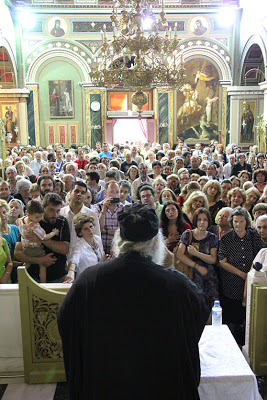 Χιλιάδες κόσμου στην ομιλία του Γέροντος Νεκταρίου και στην αποχώρηση του Ιερού Λειψάνου του Αγίου Σεραφείμ του Σαρώφ - Φωτογραφία 2