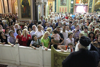 Χιλιάδες κόσμου στην ομιλία του Γέροντος Νεκταρίου και στην αποχώρηση του Ιερού Λειψάνου του Αγίου Σεραφείμ του Σαρώφ - Φωτογραφία 6