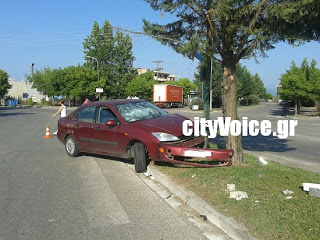 Αγρίνιο: Αυτοκίνητο «καρφώθηκε» σε κολόνα - Φωτογραφία 1