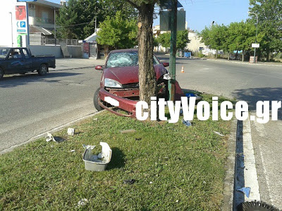 Αγρίνιο: Αυτοκίνητο «καρφώθηκε» σε κολόνα - Φωτογραφία 2