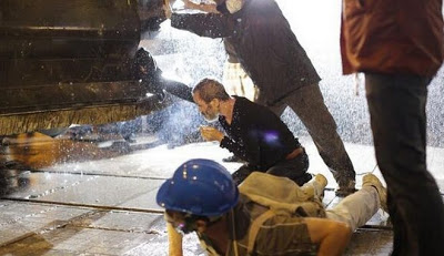 Έκτακτη Επικαιρότητα: Εισβολή της αστυνομίας στην πλατεία Ταξίμ - Φωτογραφία 2