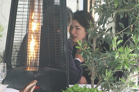 Σοκ: Δισεκατομμυριoύχος επιχειρηματίας προσπάθησε να πνίξει τη γνωστή τηλεσέφ γυναίκα του σε εστιατόριο - Φωτογραφία 3