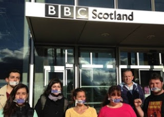Σκωτία: Κλειστά στόματα έξω από το BBC για την ΕΡΤ - Φωτογραφία 1