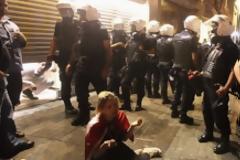 Πρωτοφανής βία στην Τουρκία – H αστυνομία βάζει χημικά στις αντλίες νερού και εισβάλει σε ξενοδοχεία, νοσοκομεία