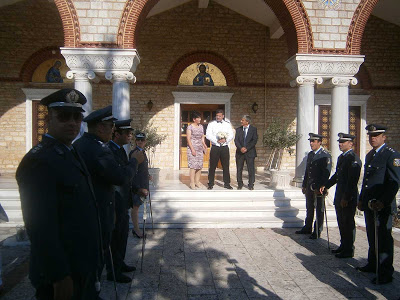 Με …καψώνια και… χαρτούρα ο γάμος Αξιωματικού της ΕΛ.ΑΣ. στα Τρίκαλα - Φωτογραφία 3