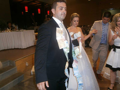 Με …καψώνια και… χαρτούρα ο γάμος Αξιωματικού της ΕΛ.ΑΣ. στα Τρίκαλα - Φωτογραφία 5