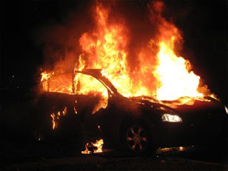 Αυτοκίνητο τυλίχθηκε στις φλόγες - Φωτογραφία 1