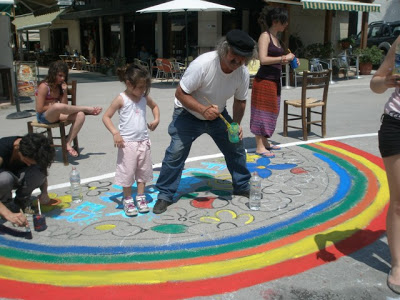 Άλλαξαν χρώμα τα Μάταλα για το φεστιβάλ - Μικροί και μεγάλοι ζωγράφισαν το χωριό - Φωτογραφία 2