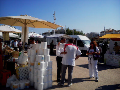 Πλήθος καταναλωτών προσήλθε στην 5η δράση Διάθεσης Εγχώριων Αγροτικών Προϊόντων απευθείας από τους παραγωγούς στον καταναλωτή στον Δήμο Αμαρουσίου - Φωτογραφία 2