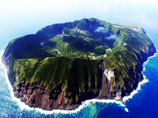 Νησί-ηφαίστειο: Ένα παράξενο μέρος να ζεις! - Φωτογραφία 1