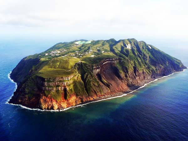 Νησί-ηφαίστειο: Ένα παράξενο μέρος να ζεις! - Φωτογραφία 6