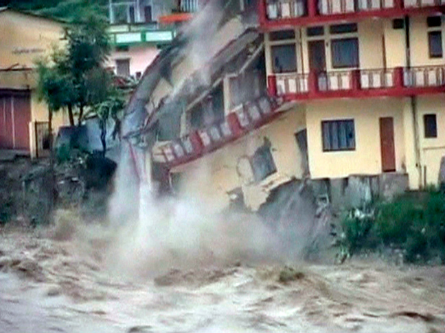 Δεκάδες νεκροί από τις πλημμύρες στην Ινδία - Φωτογραφία 4