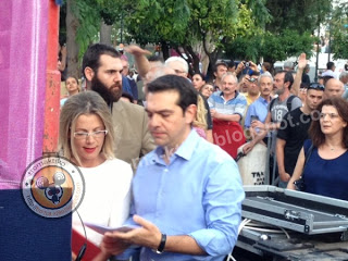 Ο πρόεδρος του ΣΥΡΙΖΑ έτοιμος για την ομιλία του... - Φωτογραφία 1