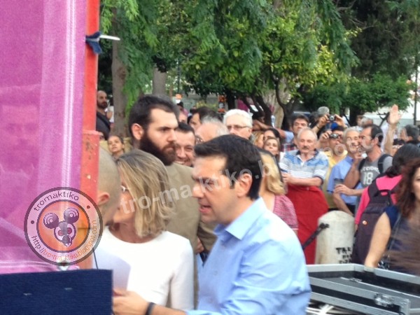 Ο πρόεδρος του ΣΥΡΙΖΑ έτοιμος για την ομιλία του... - Φωτογραφία 2