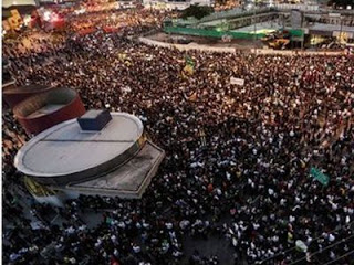Μεγάλες διαδηλώσεις σε πόλεις της Βραζιλίας - Φωτογραφία 1