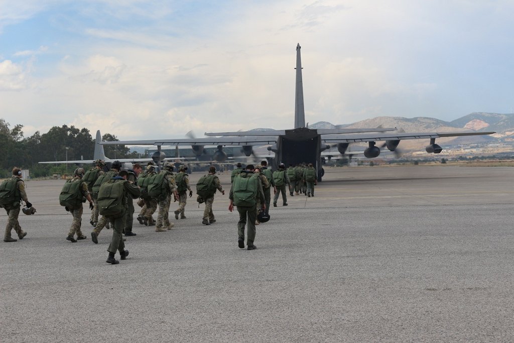 Ξαφνική επιθετική άσκηση των Ειδικών Δυνάμεων (2 ΜΑΛ) με ρίψη Αλεξιπτωτιστών ...Τώρα ! - Φωτογραφία 3