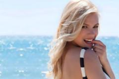 H Λάουρα Νάργες μας δείχνει τα sexy μπικίνι της