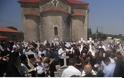 «Ήρωας, ήρωας», φώναζε ο κόσμος στην κηδεία του 37χρονου αστυνομικού που σκοτώθηκε από τους Αλβανούς δραπέτες