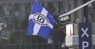Στον Εισαγγελέα η παραποιημένη ελληνική σημαία στα γραφεία της Xρυσής Αυγής - Φωτογραφία 1