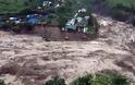 ΔΕΙΤΕ: Εικόνες-σοκ από την πλημμυρισμένη Ινδία - Φωτογραφία 5