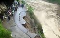 ΔΕΙΤΕ: Εικόνες-σοκ από την πλημμυρισμένη Ινδία - Φωτογραφία 8