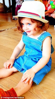 Δημόσια κατακραυγή για τη Ρέιτσελ Ζόε επειδή ντύνει και φωτογραφίζει τον γιο της σαν να είναι κοριτσάκι! - Φωτογραφία 2