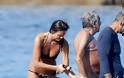 ΜΠΛΙΑΞ!!!!: Η 20χρονη κοπέλα του 72χρονου Roberto Cavalli του πλένει τα οπίσθια και όχι μόνο! - Φωτογραφία 4