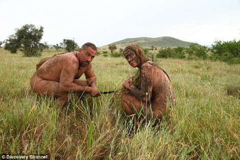 «Γυμνοί και φοβισμένοι» το νέο ριάλιτι που προκαλεί σοκ: Ένα ζευγάρι παρατημένο στη ζούγκλα χωρίς νερό, τροφή και ρoύχα - Φωτογραφία 5
