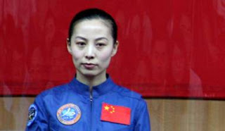 Κινέζα αυστροναύτης έδωσε διάλεξη στα σχολεία - Φωτογραφία 1