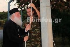 Ο Αρχιεπίσκοπος ύψωσε την ελληνική σημαία στα ελληνοσκοπιανά σύνορα [Photos]
