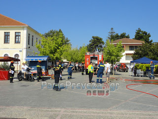 Η Πυροσβεστική Υπηρεσία και η Λέσχη Ελλήνων Καταδρομέων Πρέβεζας σε κοινή δράση για την ενημέρωση των πολιτών - Φωτογραφία 1