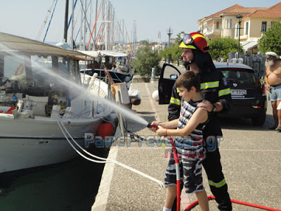 Η Πυροσβεστική Υπηρεσία και η Λέσχη Ελλήνων Καταδρομέων Πρέβεζας σε κοινή δράση για την ενημέρωση των πολιτών - Φωτογραφία 4