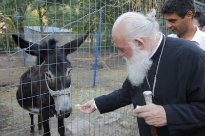 Ο αρχιεπίσκοπος Ιερώνυμος σε στιγμές χαλάρωσης στο Κιλκίς - Φωτογραφία 4