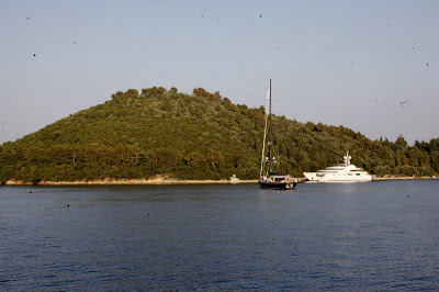 H θαλαμηγός του Ριμπολόβλεφ έφτασε στον Σκορπιό - Tο νησί θρύλος αποκτά ξανά ζωή - Δείτε φωτο - Φωτογραφία 4