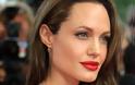 Φίλη της μαμάς της Jolie: “Δεν θα γλιτώσει από τον καρκίνο που ξεκλήρισε την οικογένεια της”