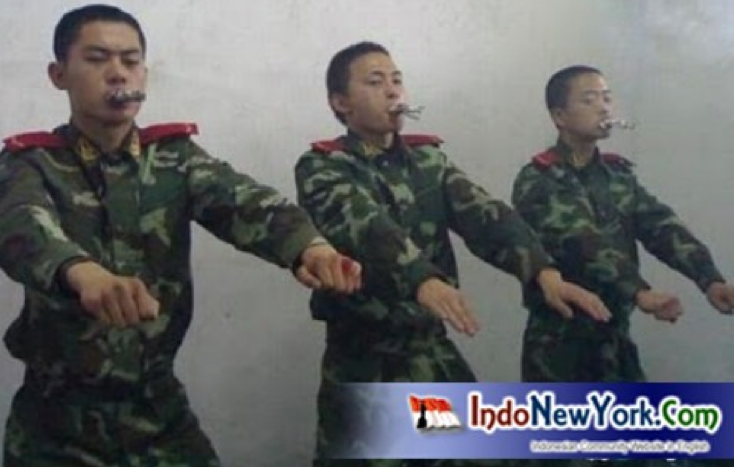 Σοκ το κόψιμο καπνίσματος στο στρατό της Κίνας - Φωτογραφία 2