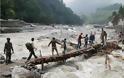 Ινδία-πλημμύρες: Οκτώ νεκροί από την συντριβή ελικοπτέρου του στρατού που μετείχε στις προσπάθειες διάσωσης