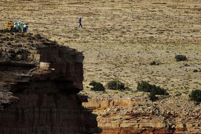 Διέσχισε το Grand Canyon σε τεντωμένο σχοινί χωρίς ασφάλεια! - Φωτογραφία 2